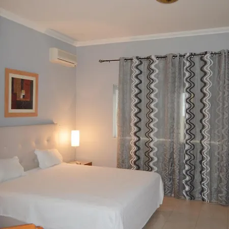 Urban Flamingo Aparthotel