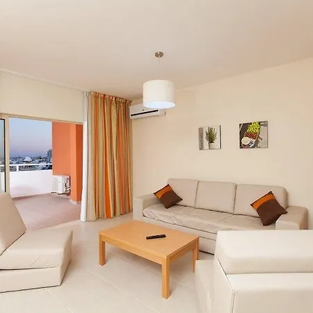 Urban Flamingo Апарт-отель Портиман